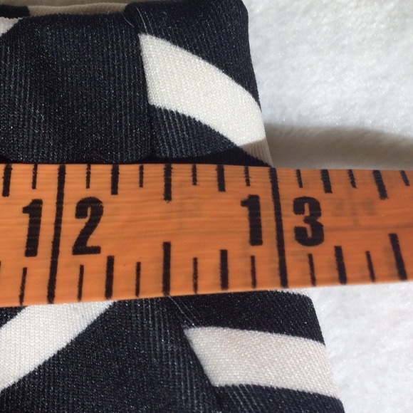 IZ Byer Stretch Aztec Abstract black & white Print Long Skirt - Picture 2 of 6